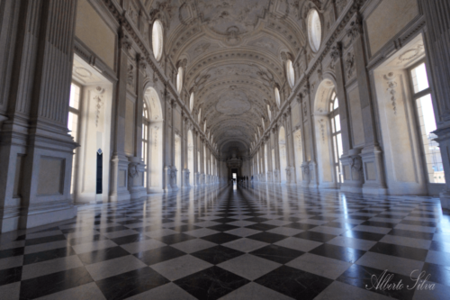 Venaria Reale interno corridoio Torino foto Alberto Silva